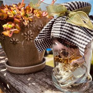 Assorted Vintage Jewelry